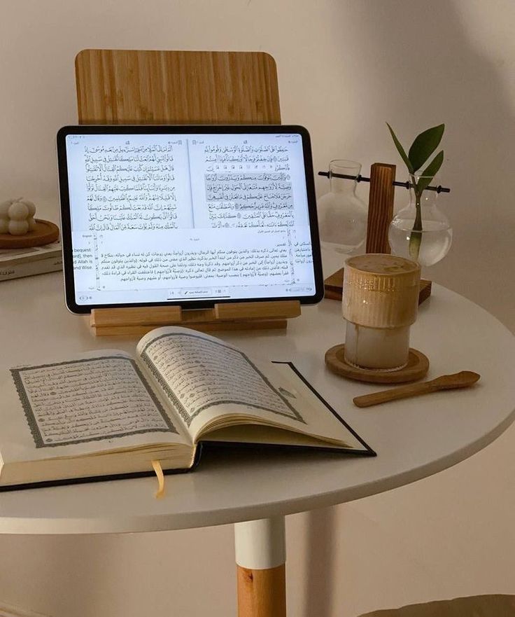 Découvrez l'explication détaillée de quelques uns des Noms d'Allahs, afin de mieux le connaître et se rapprocher de Lui.